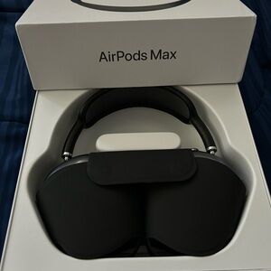 Apple AirPods Max in Space Gray/Black